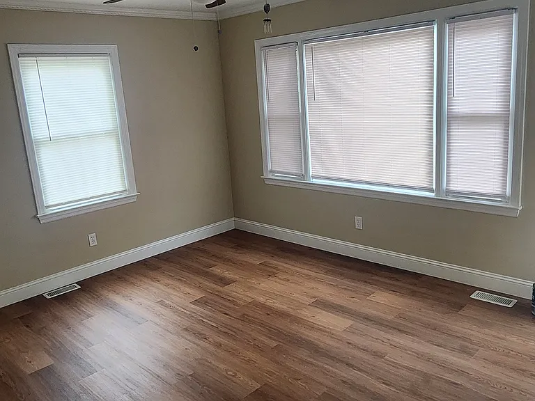469 Locust Ave — Photo 10