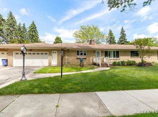 1954 Woodcliff Ave SE, Grand Rapids, MI 49506
