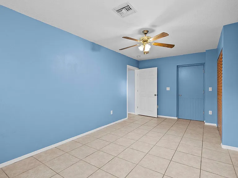 141 NE Naranja Ave — Photo 6