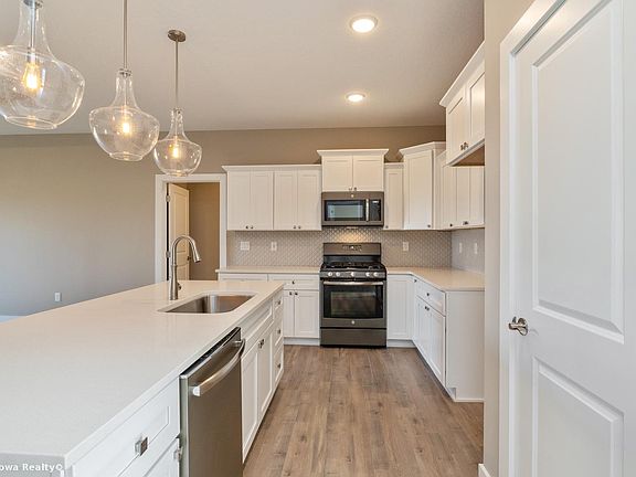 4th image of 55 SE Pembrooke Ln