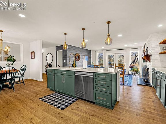 5th image of 2116 Woodburn St