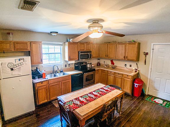 4th image of 723 Edgewood Cir