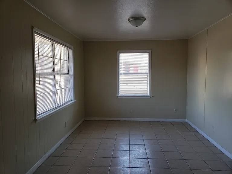 1203 N College St — Photo 8
