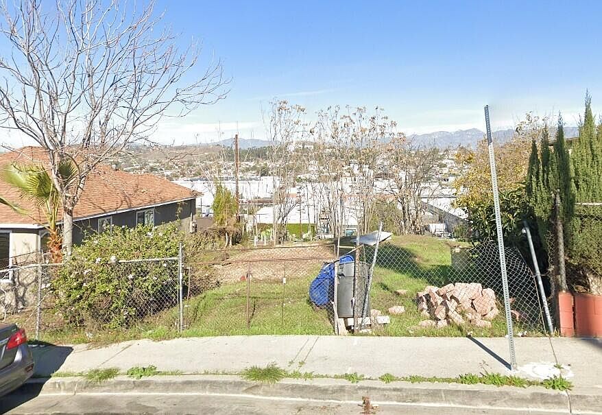 1st image of 1556 Attridge Ave