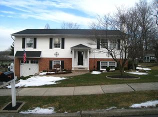 3 Robin Ln, Lafayette Hill, PA 19444