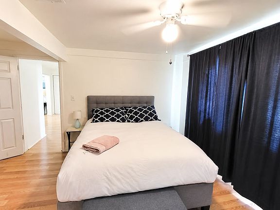 2nd image of 712 E Pierce St APT 2