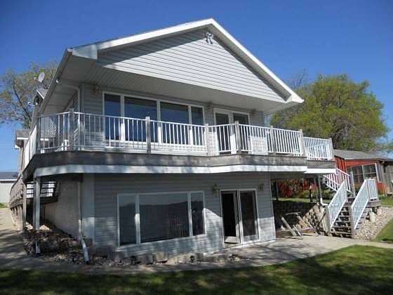 1st image of 908 N Lake Dr