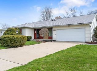 321 Hillcrest Rd, Waterloo, IA 50701