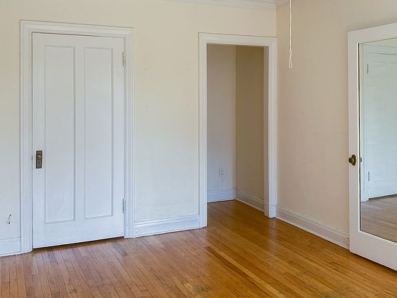 3rd image of 540 1/2 W Briar Pl #4E