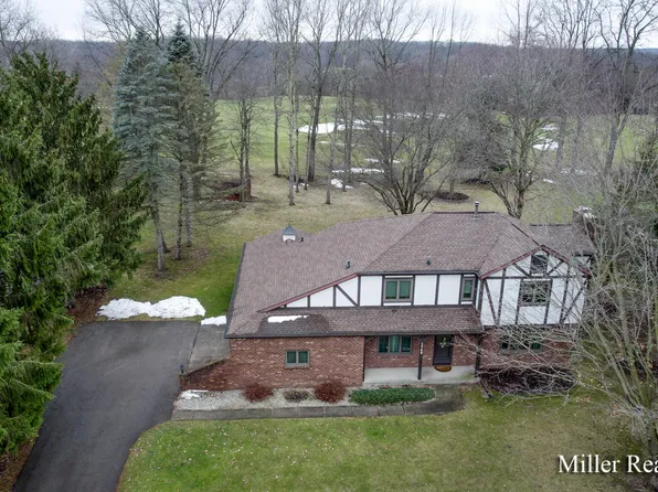 1740 Jacobs Cir, Hastings, MI 49058