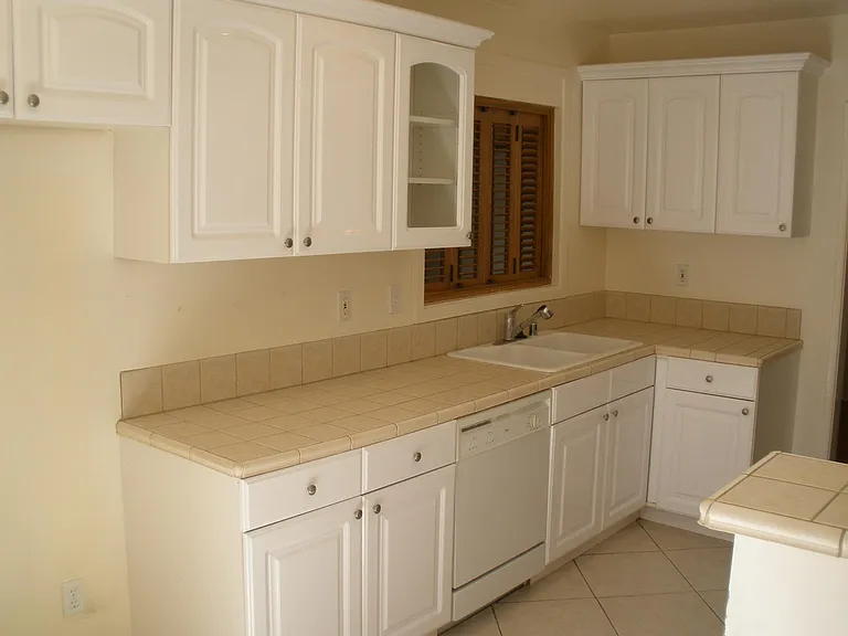 5325 Dunrobin Ave — Photo 8