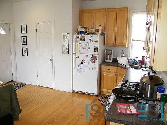 3rd image of 3453 N Bosworth Ave APT 3F