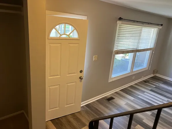 7605 Bristol Ln Unit E, Hanover Park, IL 60133