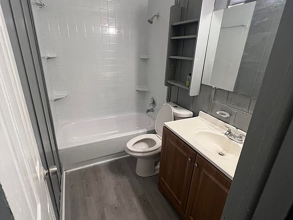 5th image of 2423 Kingsland Ave