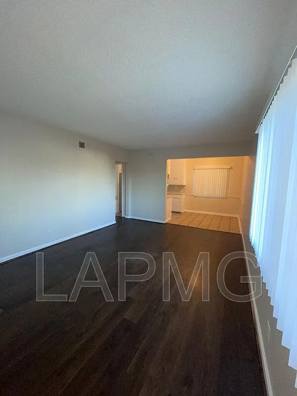 2 bed, 1.0 bath, $2,150 — Photo 2