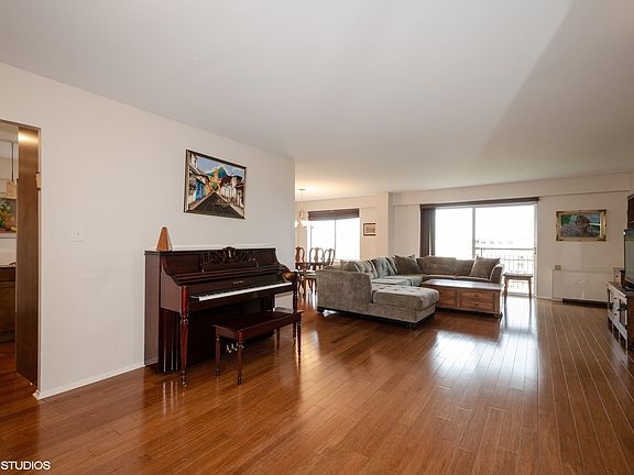 3rd image of 7033 N Kedzie Ave APT 1708