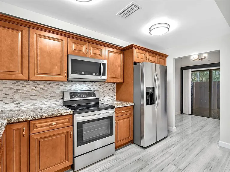 4182 S Pine Island Rd #TOWNHOUSE — Photo 3