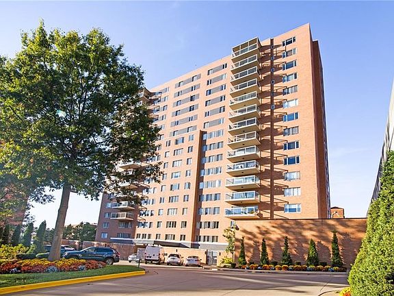 2nd image of 221 W 48th St APT 1903