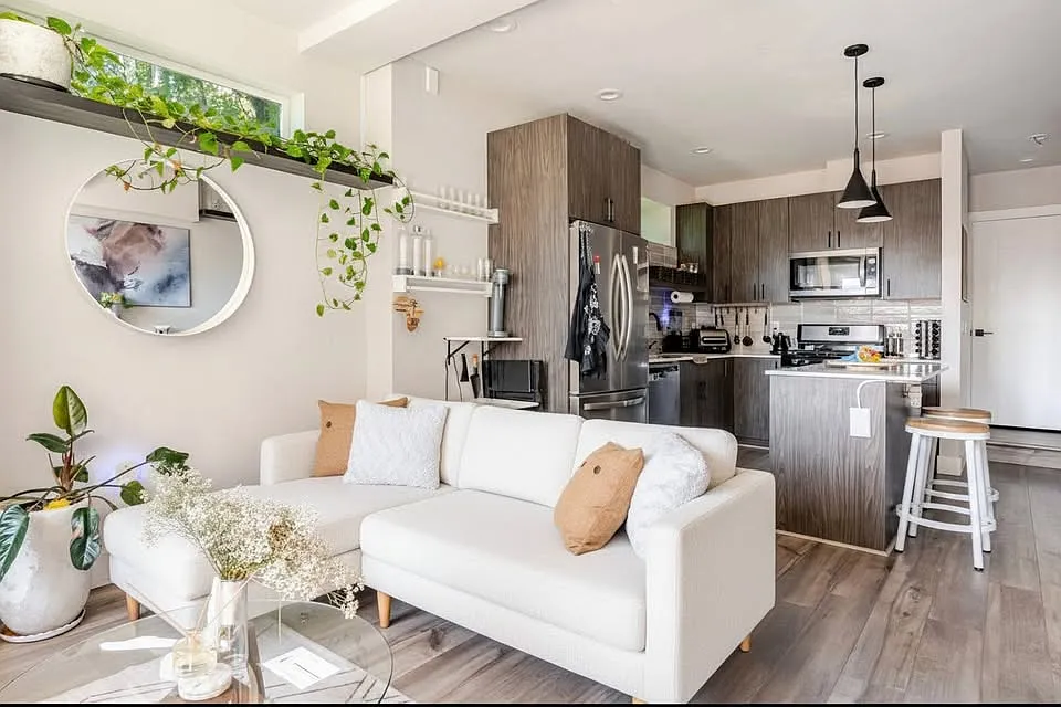 3 bed, 2.5 bath, 1300 sqft, $3,800 — Photo 3