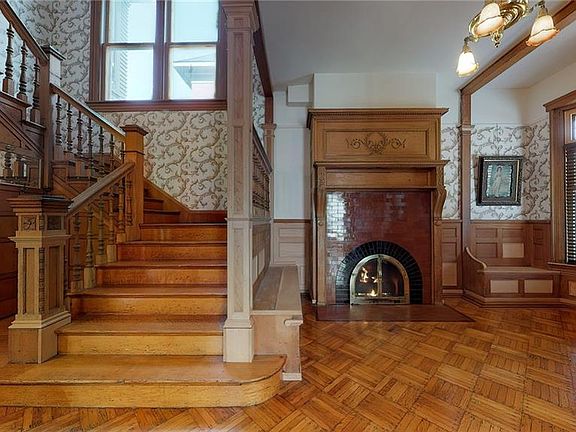 5th image of 1522 N Broadway St