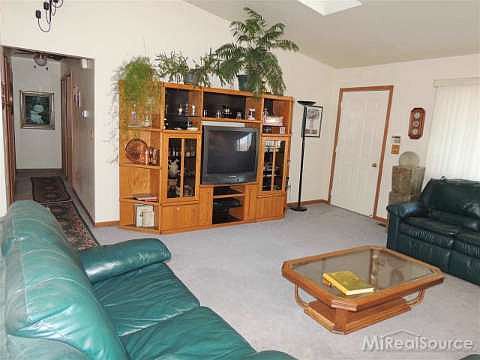 5th image of 26855 Kuchenmeister St