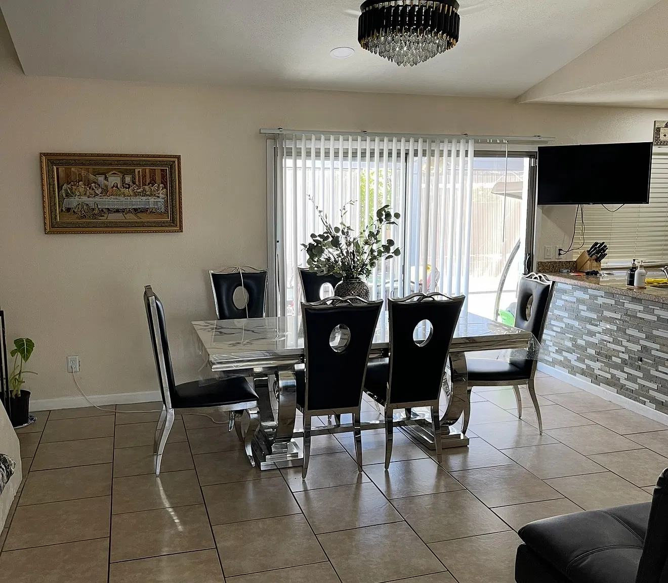 4 bed, 2021 sqft, $2,500 — Photo 2