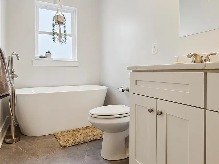 1343 S Lambert St — Photo 18