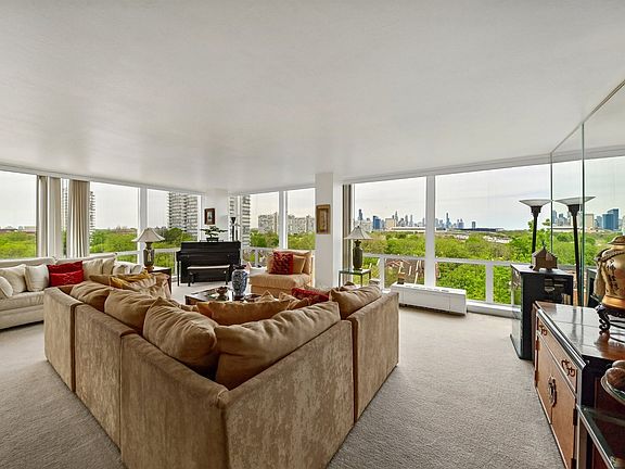 4th image of 601 E 32nd St APT 800