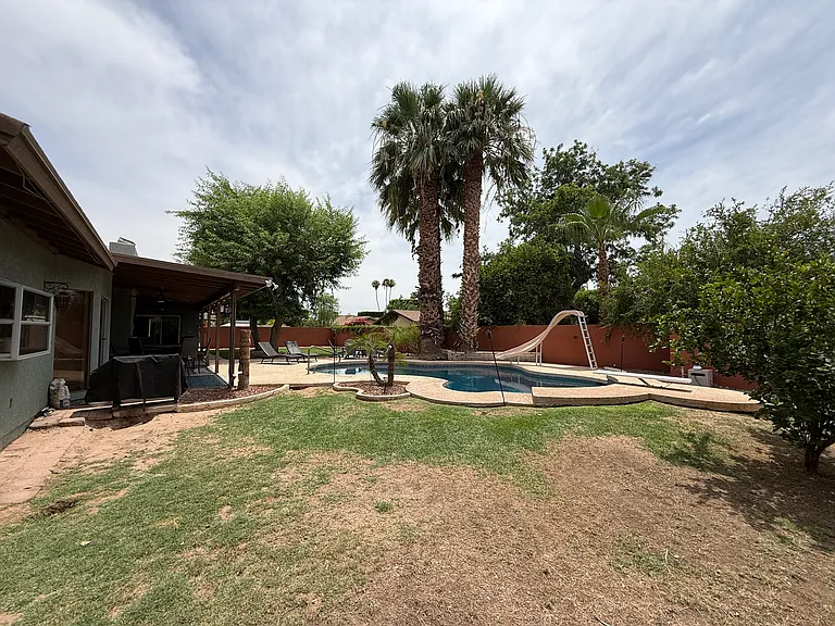 1120 S Hereford Ave — Photo 35