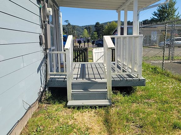 3rd image of 1010 N Lake Rd