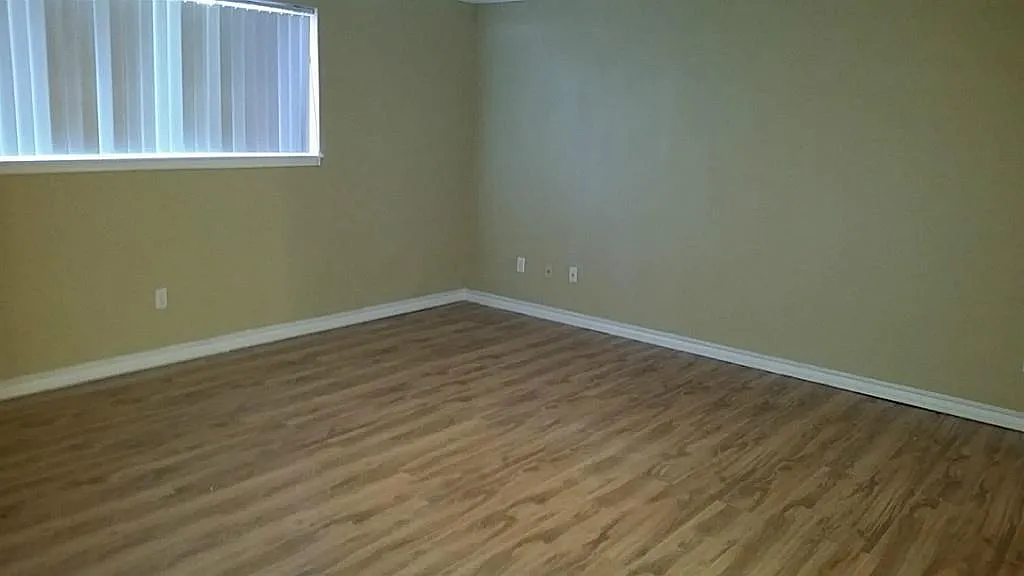 3 bed, 2.0 bath, 2012 sqft, $1,975 — Photo 4