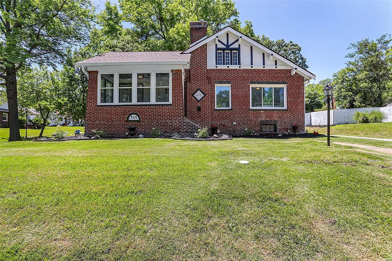 705 N Hills Dr photo 1
