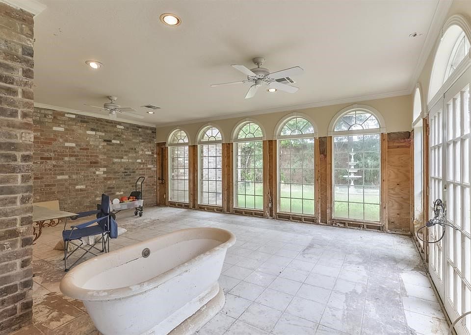 1st image of 914 Riverlace Dr