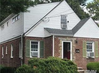 81 Stephen Pl, Valley Stream, NY 11580