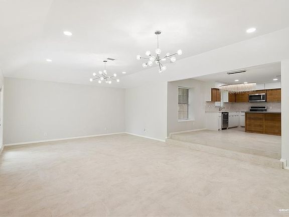 2nd image of 1307 Kerria Ave