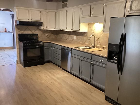 5th image of 2830 Montclaire Dr NE