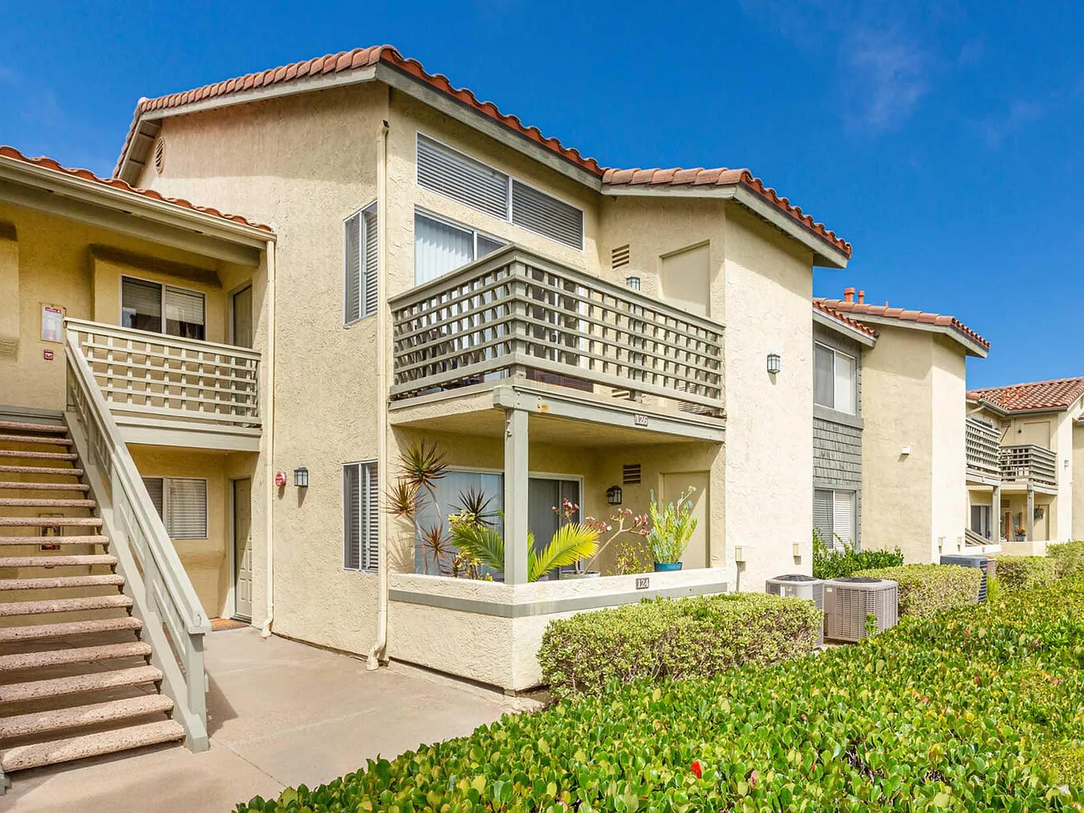 Elan Overlook Laguna Apartments — Photo 3