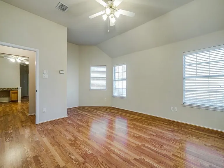 516 Hawken Dr — Photo 16