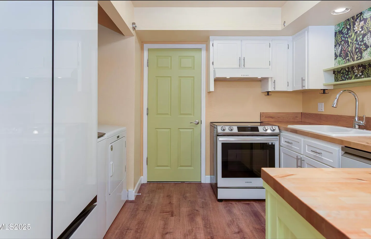 3 bed, 2.5 bath, 1221 sqft, $2,150 — Photo 3