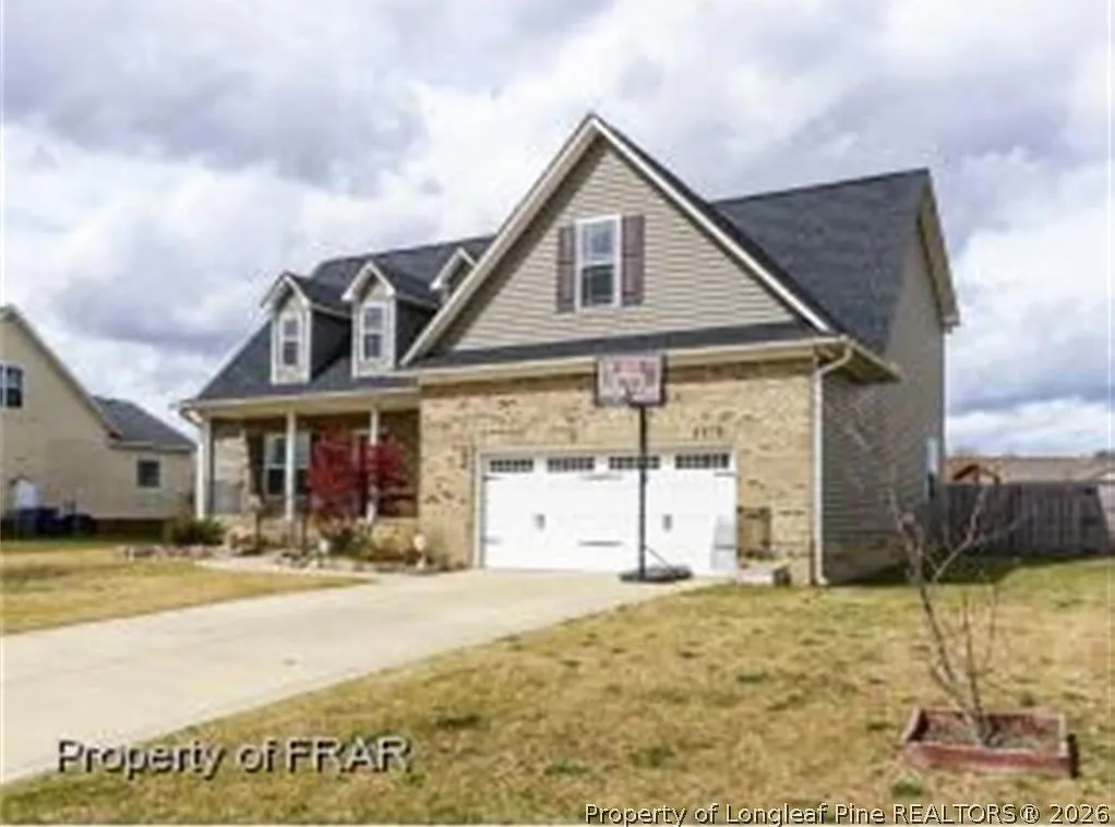 3 bed, 2.5 bath, 2366 sqft, $2,300 — Photo 2