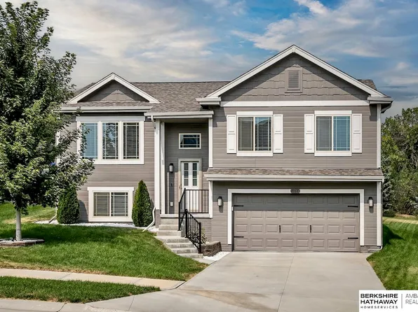 8868 Sunrise St, Omaha, NE 68122