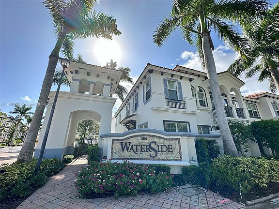 2nd image of 3118 Waterside Cir