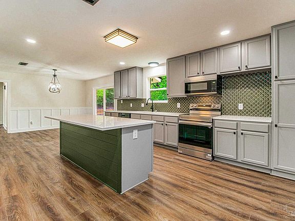 5th image of 8265 Continental Ct