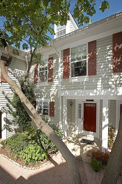 1st image of 2927E S Woodstock St