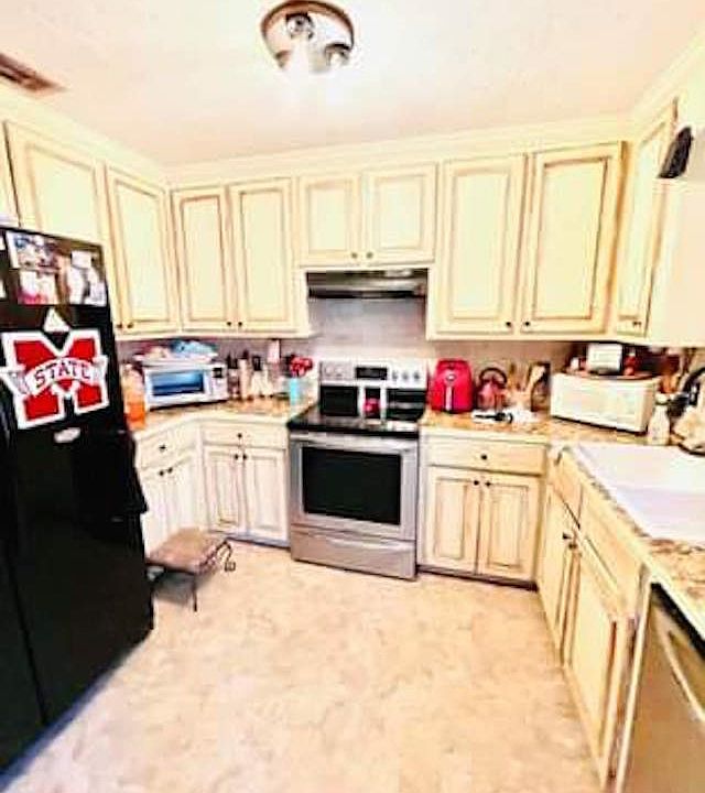 2nd image of 218 Shadow Creek Dr