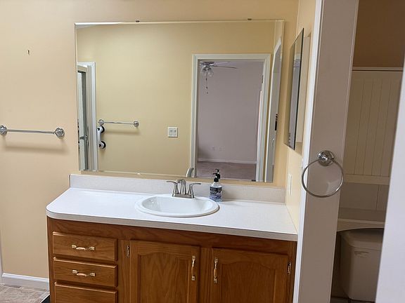5th image of 301 Blueberry Cir