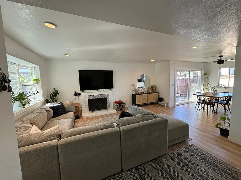 814 Jennifer Ln #A — Photo 2
