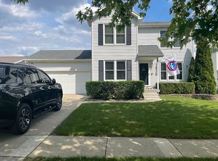 2830 Rocksbury Dr, Bloomington, IL 61705