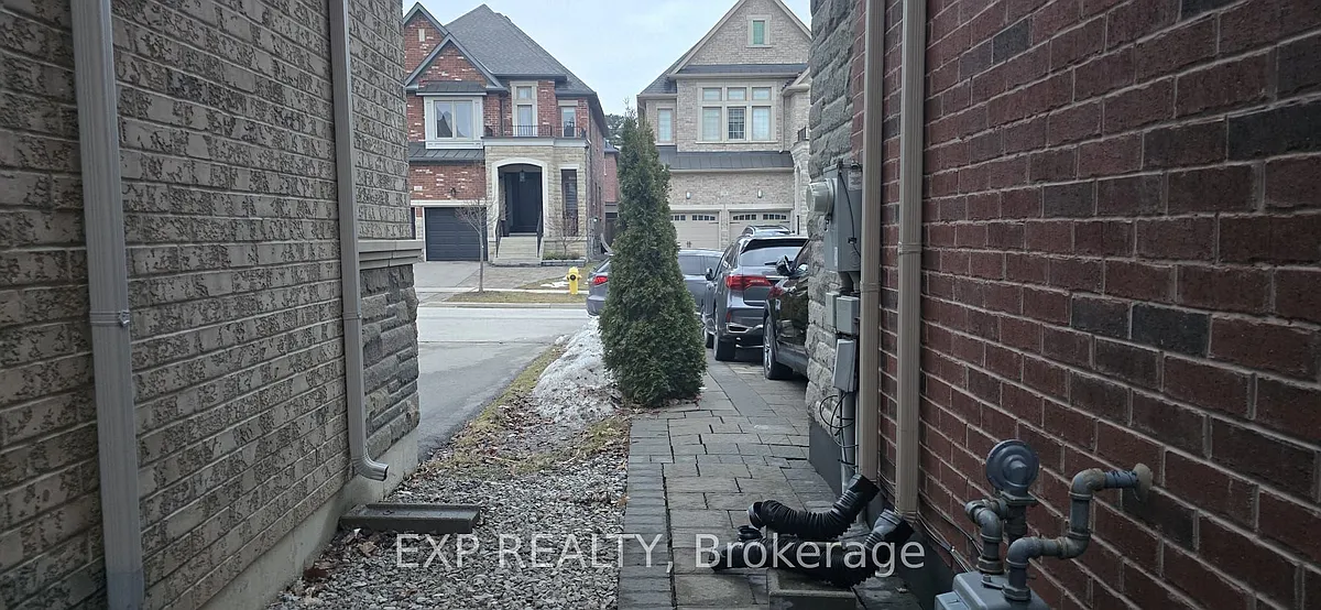Building Photo - 20 Rivoli Dr
