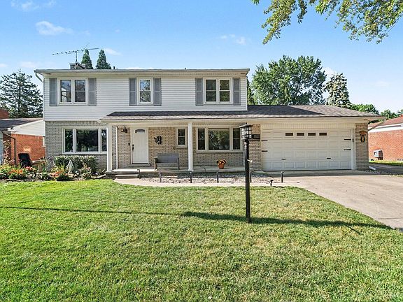 2nd image of 23940 King Dr